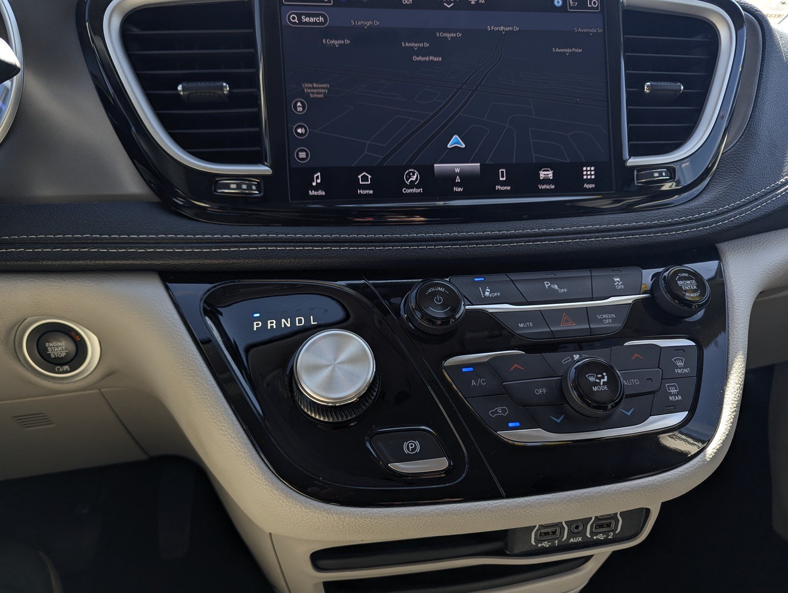 Used 2024 Chrysler Pacifica Limited FWD image 12