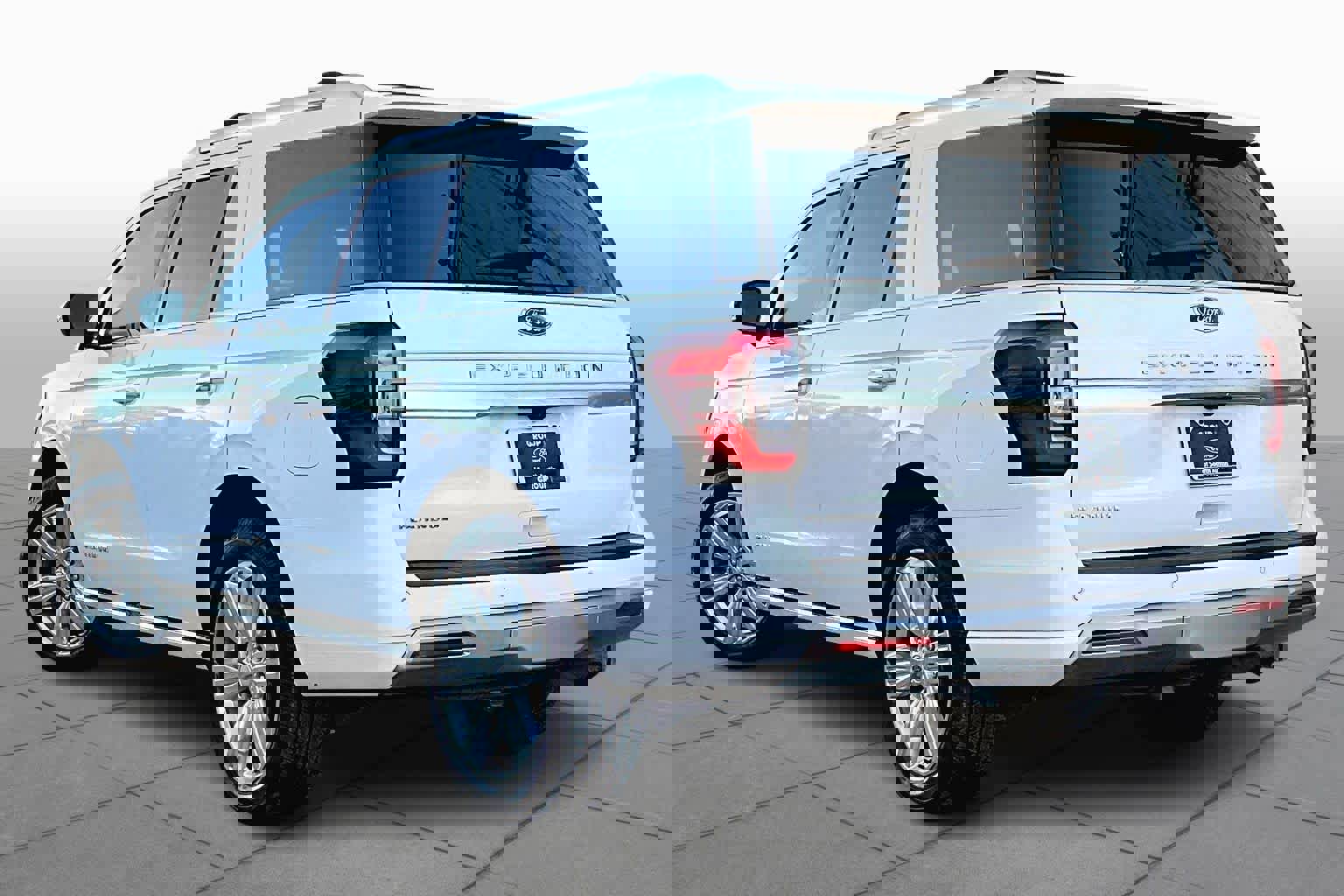 Certified 2023 Ford Expedition Platinum image 4