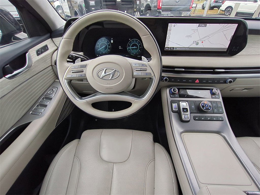 Used 2024 Hyundai Palisade Calligraphy image 16