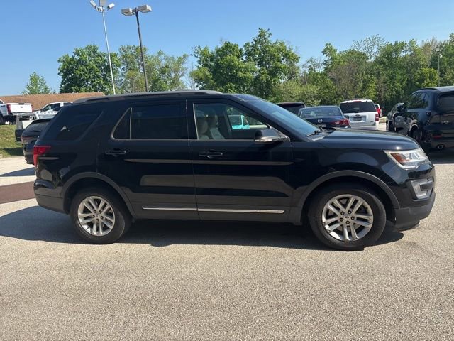 Certified 2017 Ford Explorer XLT w/ Equipment Group 202A FWD image 22