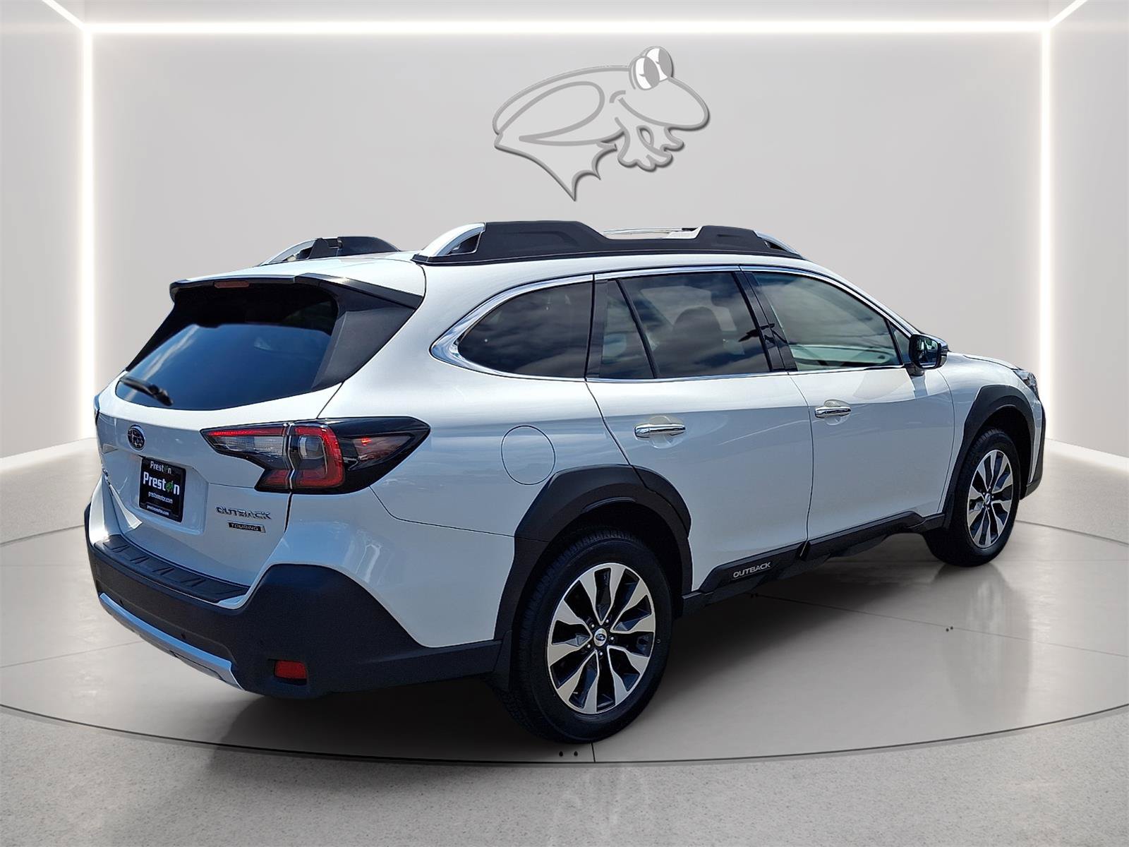 Used 2023 Subaru Outback Touring AWD/4WD image 4