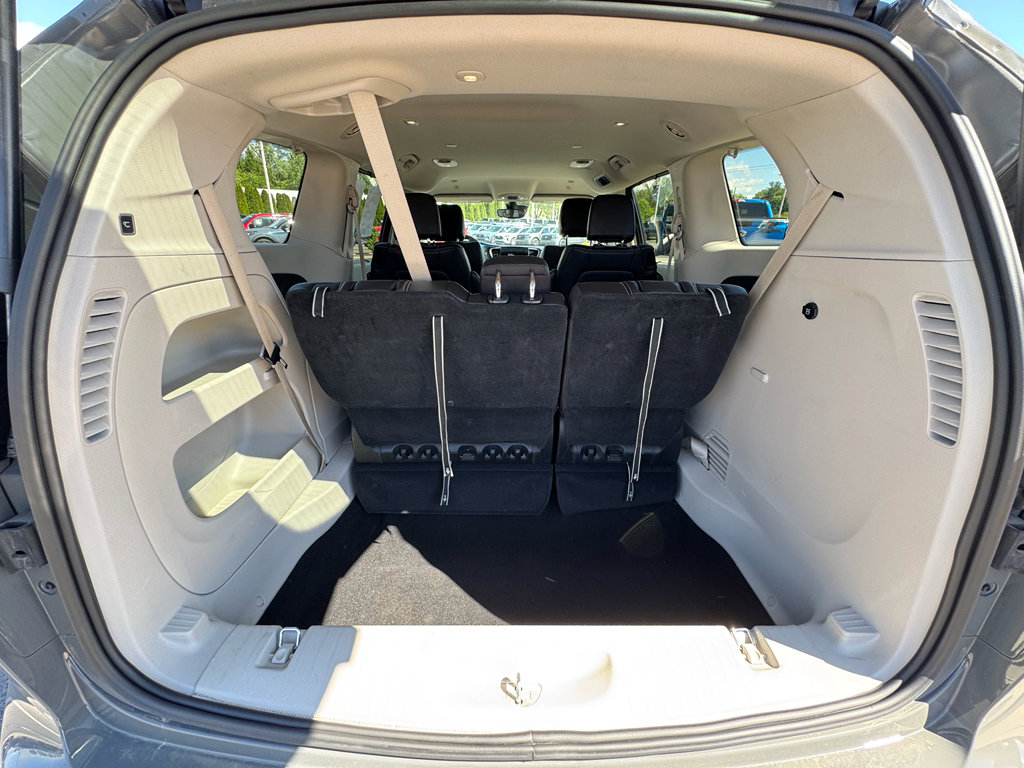 Used 2023 Chrysler Pacifica Touring-L FWD image 19