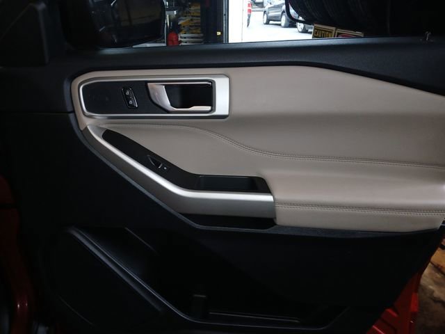 Certified 2022 Ford Explorer XLT w/ Equipment Group 202A AWD/4WD image 49