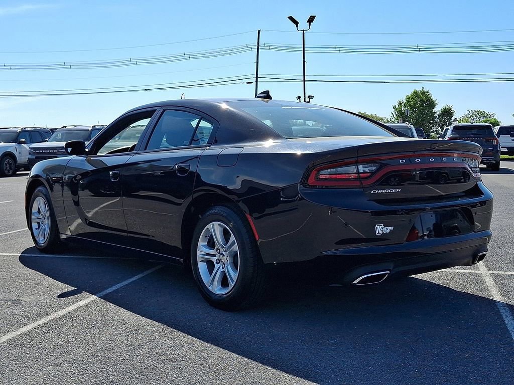 Used 2023 Dodge Charger SXT image 2
