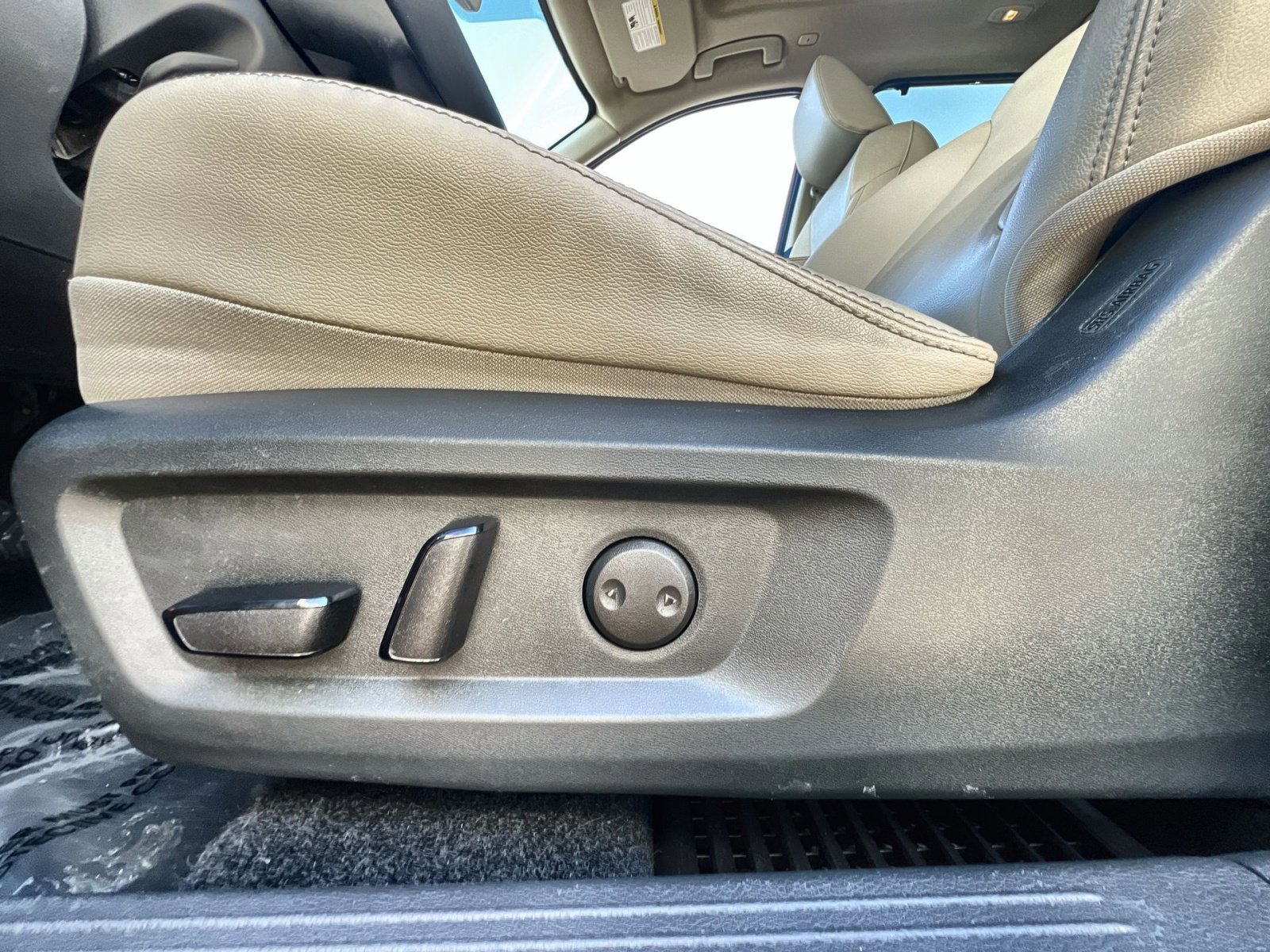 Used 2023 Nissan Rogue SL w/ SL Premium Package image 14