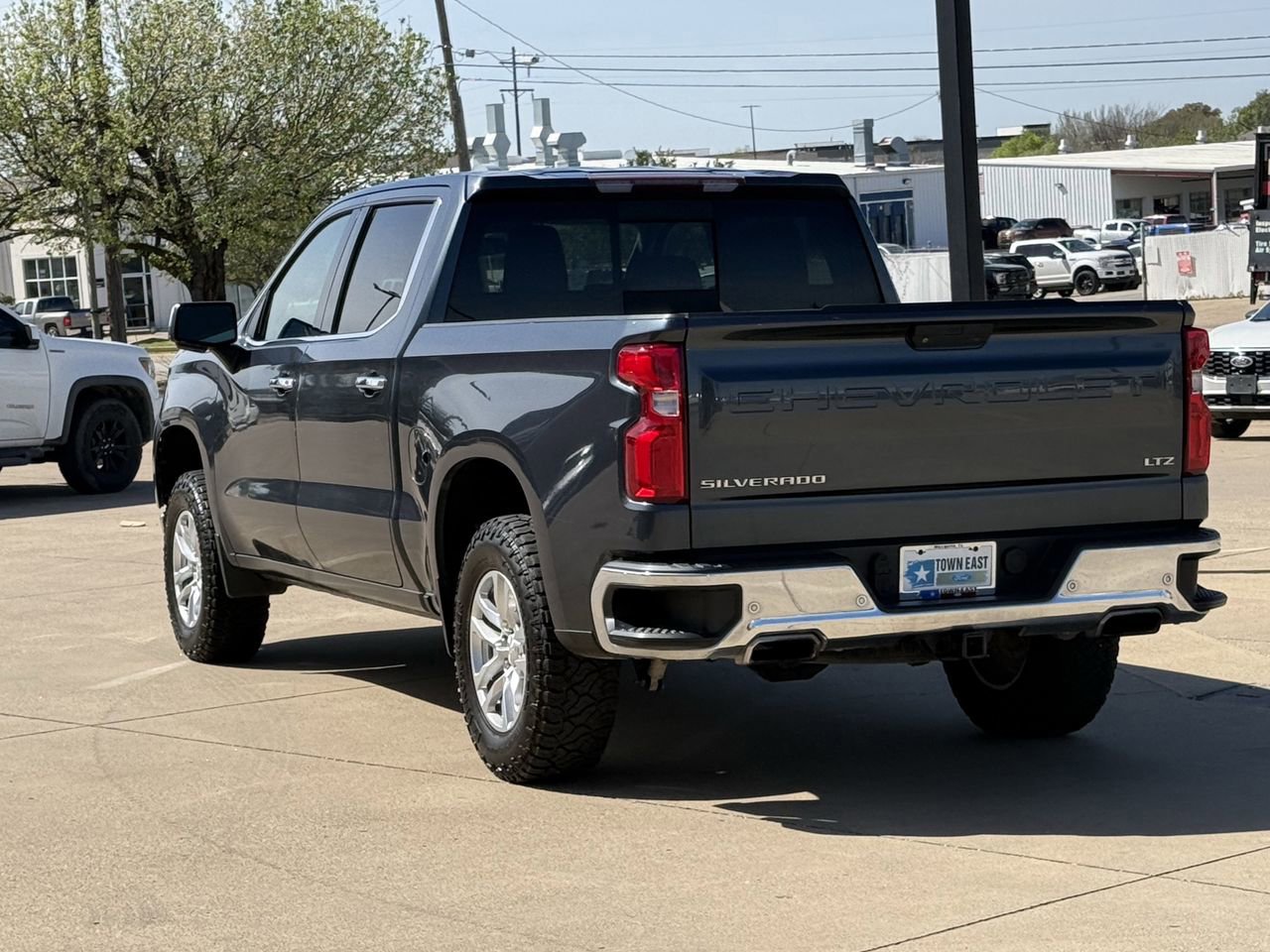 Used 2019 Chevrolet Silverado 1500 LTZ w/ LTZ Texas Edition image 3