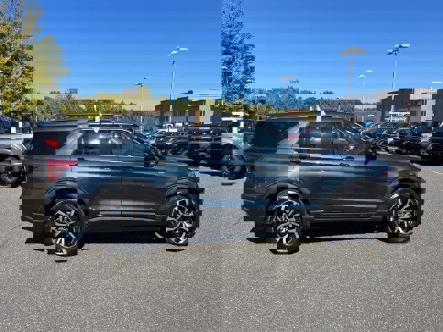 Certified 2022 Ford Explorer ST-Line image 4