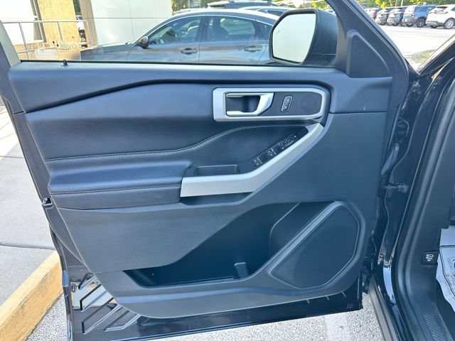 Certified 2022 Ford Explorer XLT w/ Equipment Group 202A AWD/4WD image 31