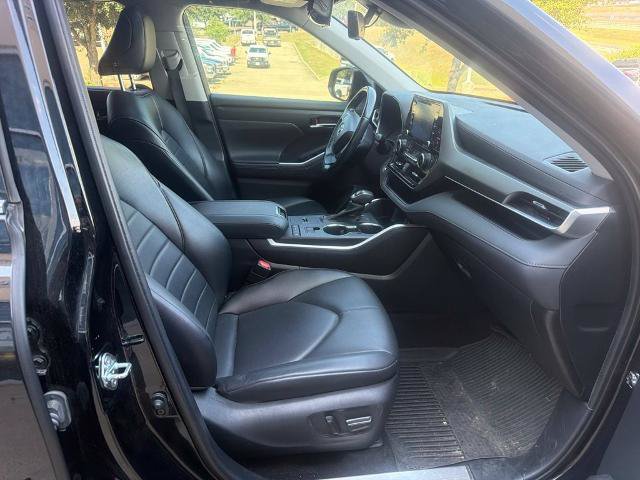 Used 2022 Toyota Highlander XLE FWD image 9