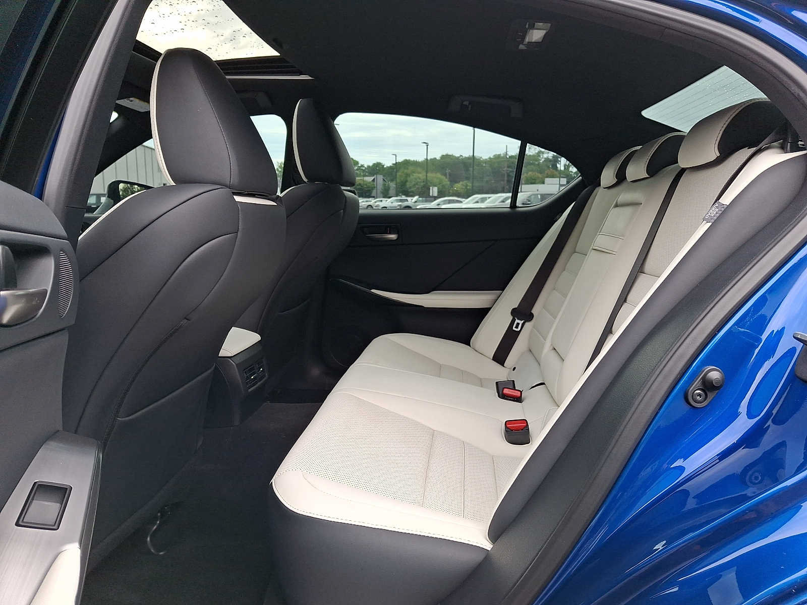 Used 2023 Lexus IS 500 RWD image 10