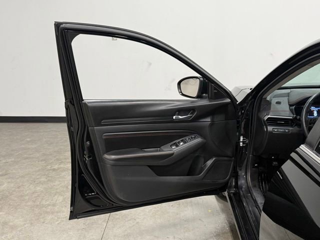 Used 2021 Nissan Altima 2.5 SR w/ SR Premium Package FWD image 13