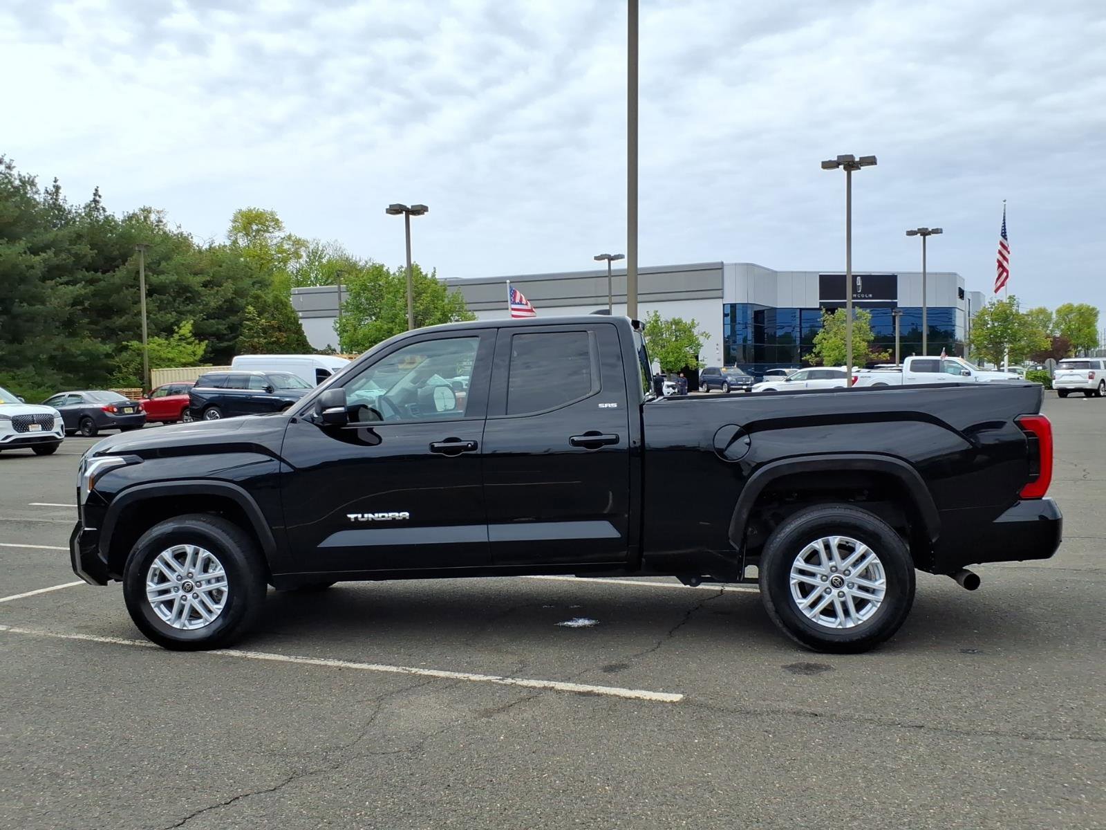 Used 2022 Toyota Tundra SR5 w/ SR5 Premium Package AWD/4WD image 4