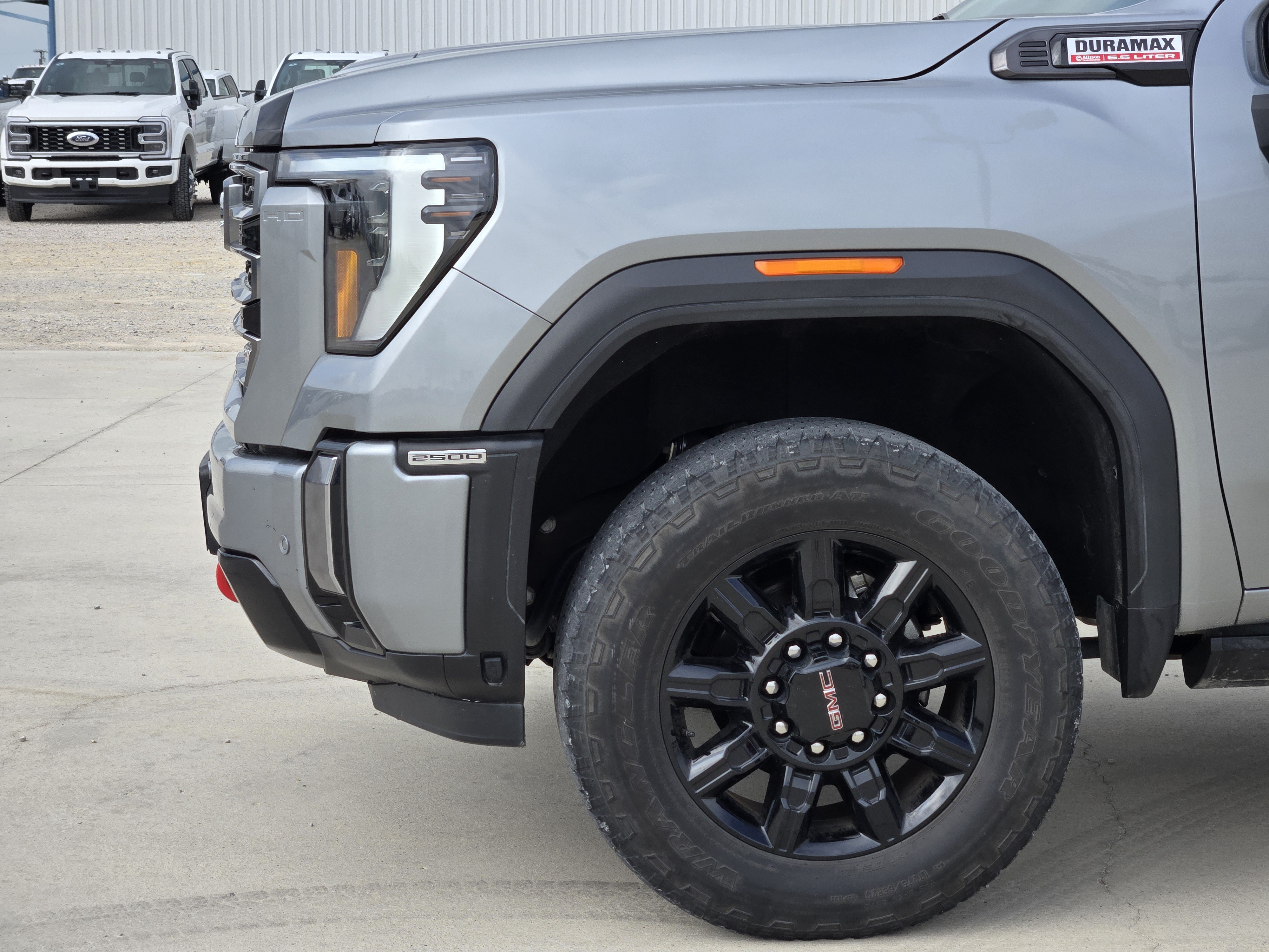 Used 2024 GMC Sierra 2500 AT4 w/ AT4 Premium Plus Package AWD/4WD image 8