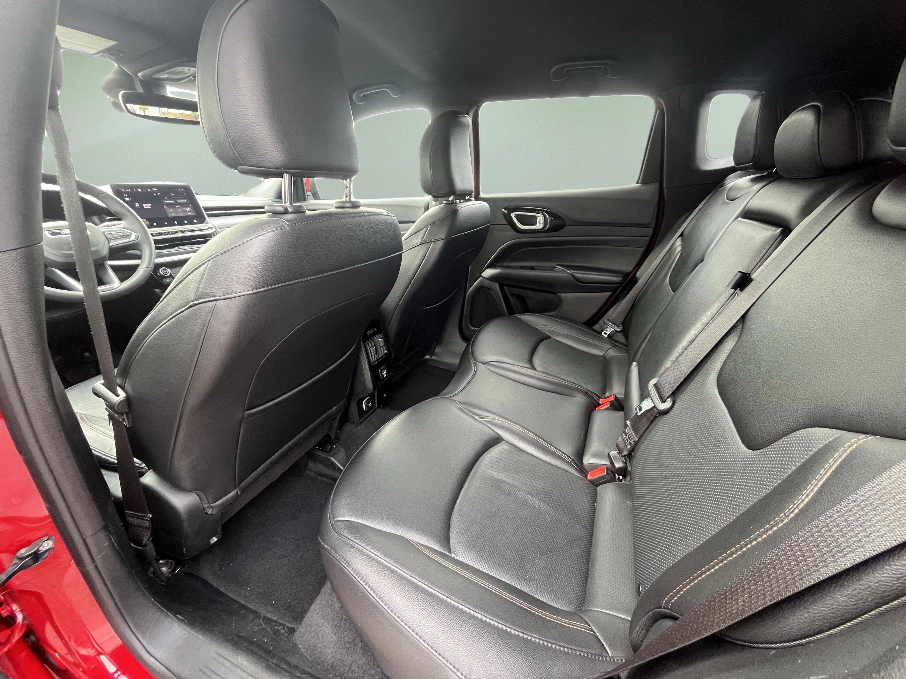 Used 2023 Jeep Compass Limited image 28