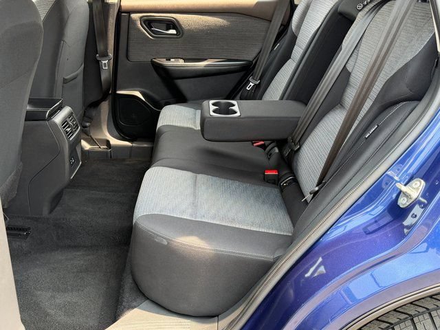 Used 2023 Nissan Rogue SV AWD/4WD image 31