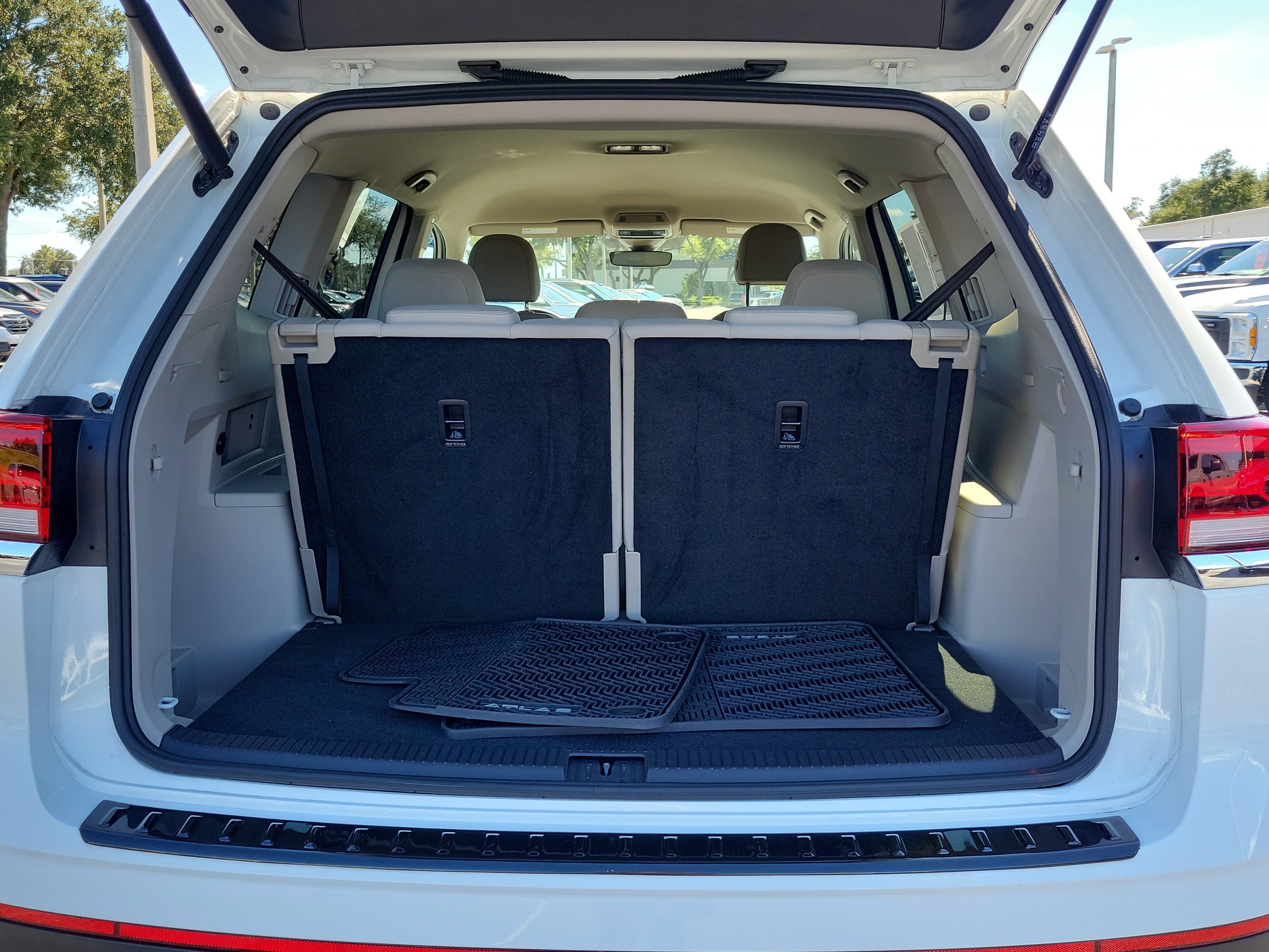 Used 2025 Volkswagen Atlas SE FWD image 10