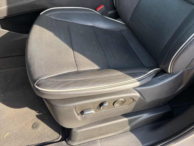 Used 2023 Cadillac Escalade Premium Luxury RWD image 25