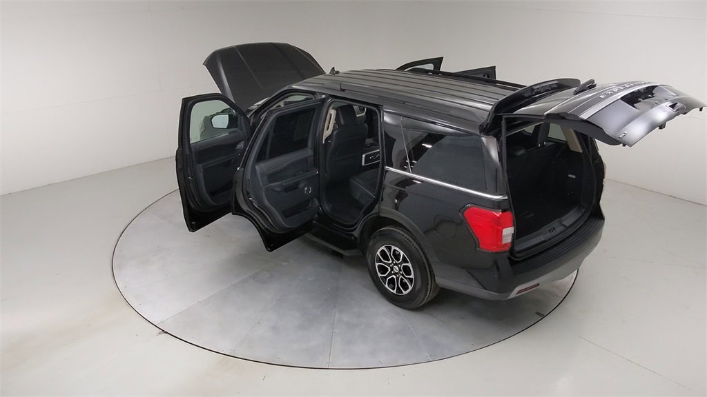 Certified 2024 Ford Expedition XLT image 55