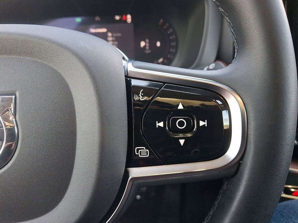 Used 2024 Volvo XC60 B5 Plus w/ Protection Package Premier AWD/4WD image 22