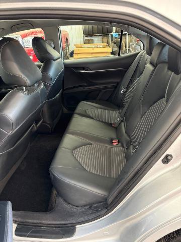 Used 2020 Toyota Camry SE w/ 4 Season Floor Mat Package AWD/4WD image 15