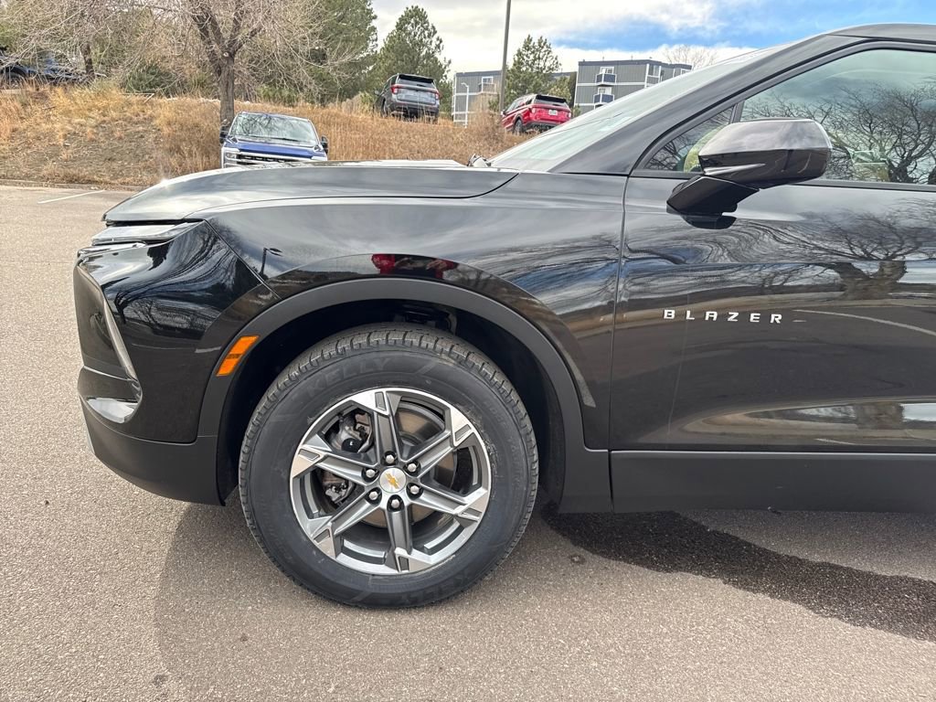 Used 2025 Chevrolet Blazer LT image 32