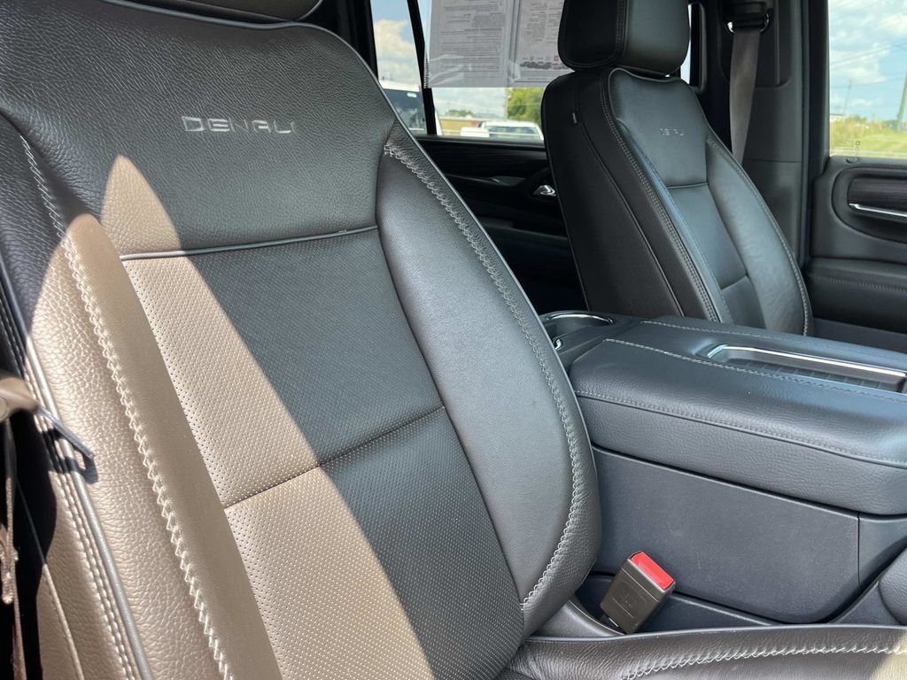 Used 2021 GMC Yukon XL Denali w/ Denali Premium Package RWD image 32