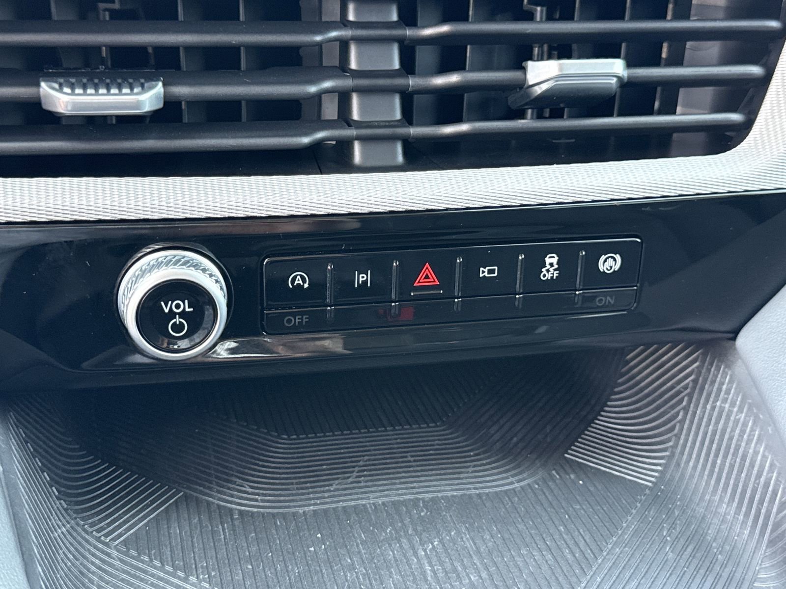 Certified 2025 Ford Explorer Active RWD image 26