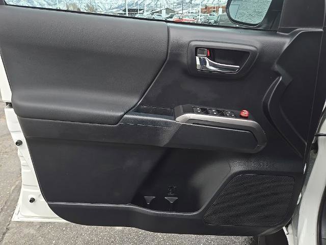 Used 2018 Toyota Tacoma TRD Sport w/ Technology Package image 12