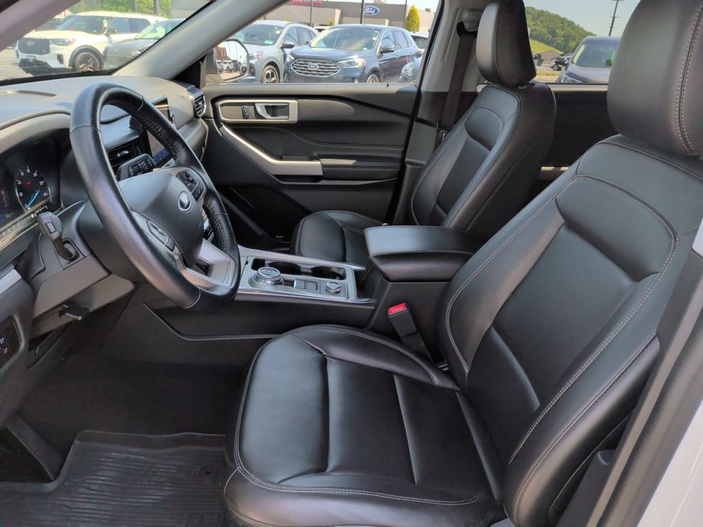Certified 2023 Ford Explorer XLT w/ Equipment Group 202A AWD/4WD image 4