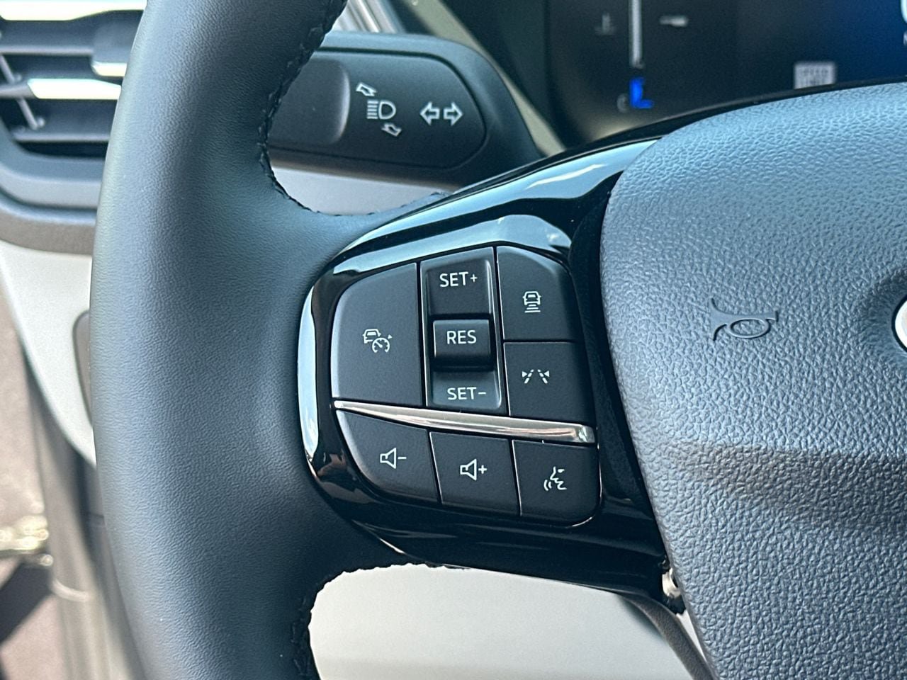 Certified 2025 Ford Escape SE FWD image 27