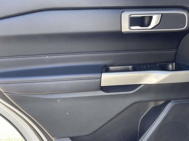 Certified 2021 Ford Explorer XLT w/ Equipment Group 202A RWD image 10