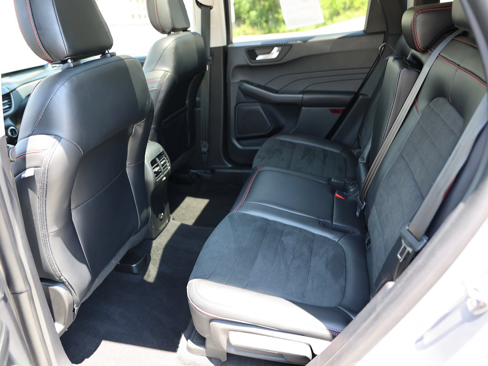 Certified 2022 Ford Escape SEL w/ SEL Stealth AWD Package image 22