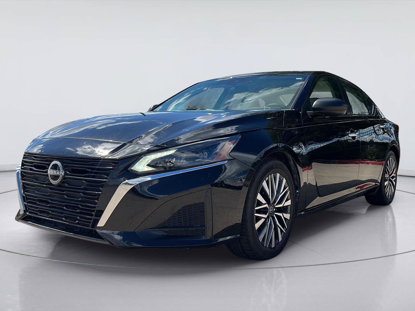 Used 2025 Nissan Altima 2.5 SV FWD image 7