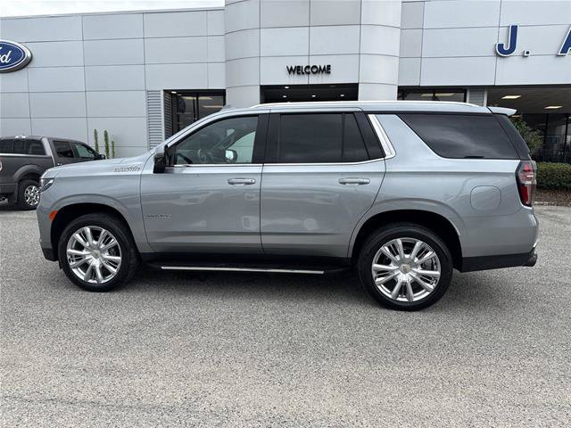 Used 2024 Chevrolet Tahoe High Country RWD image 2
