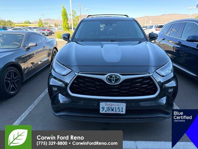 Used 2022 Toyota Highlander LE AWD/4WD image 2