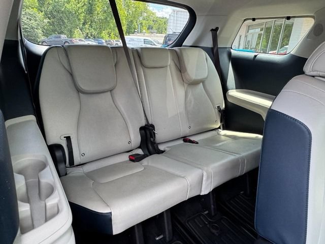 Used 2025 Kia Carnival EX FWD image 11