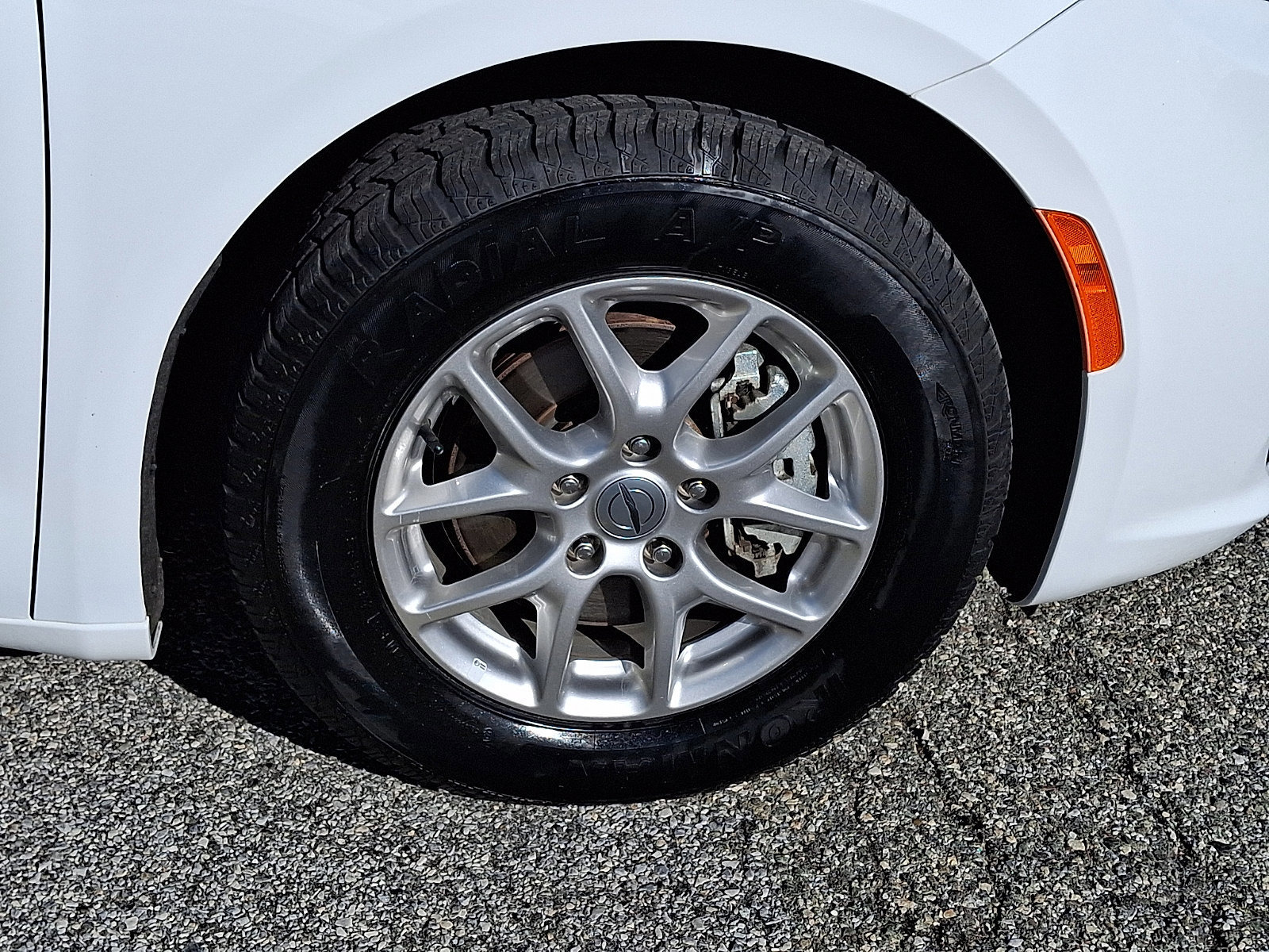 Used 2024 Chrysler Pacifica Touring-L image 11