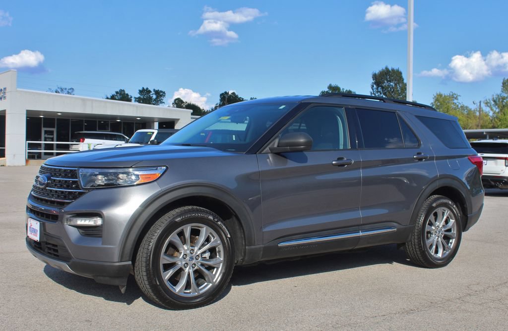 Certified 2021 Ford Explorer XLT w/ Equipment Group 202A AWD/4WD image 3