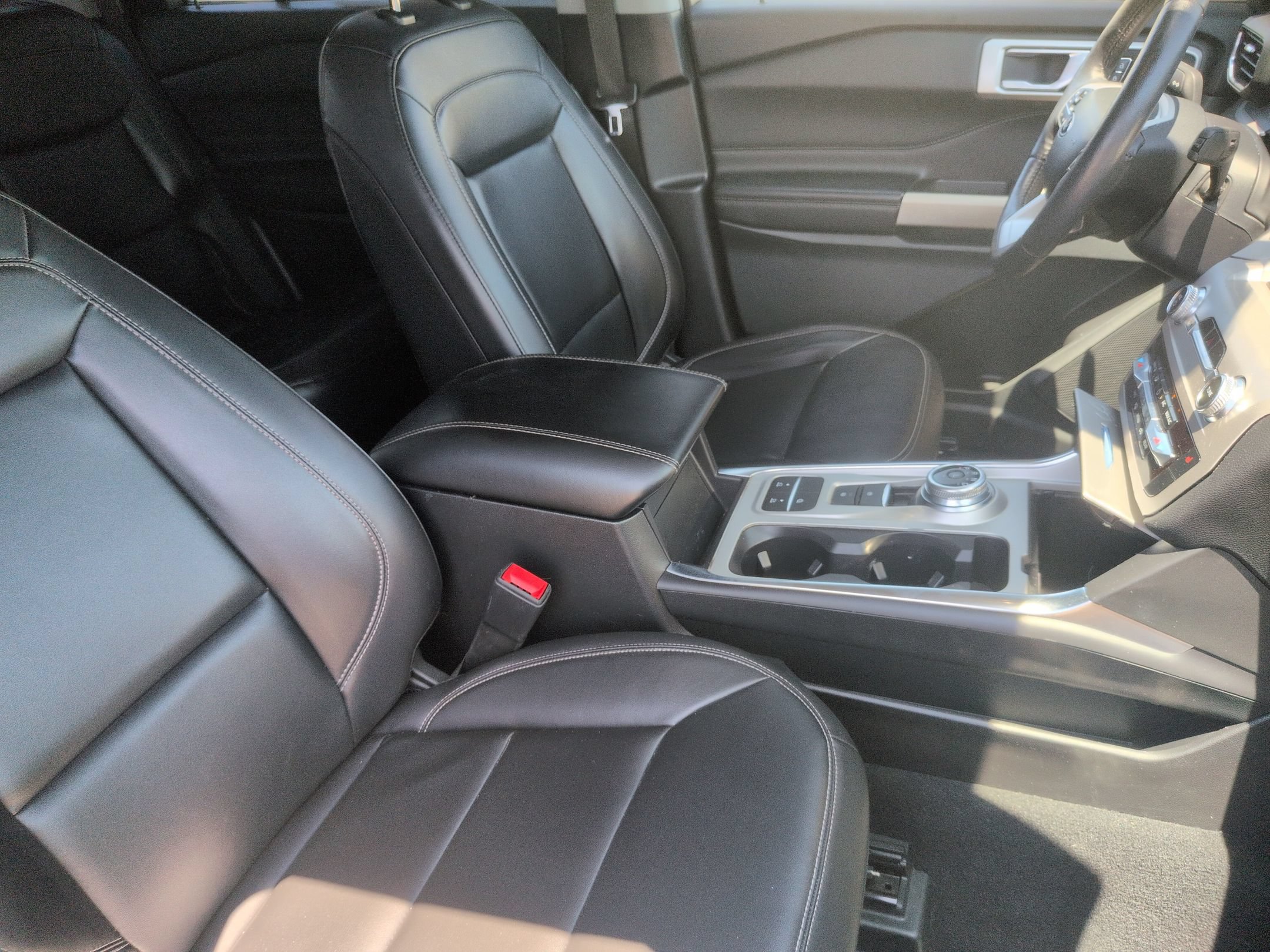 Certified 2023 Ford Explorer XLT w/ Equipment Group 202A RWD image 36