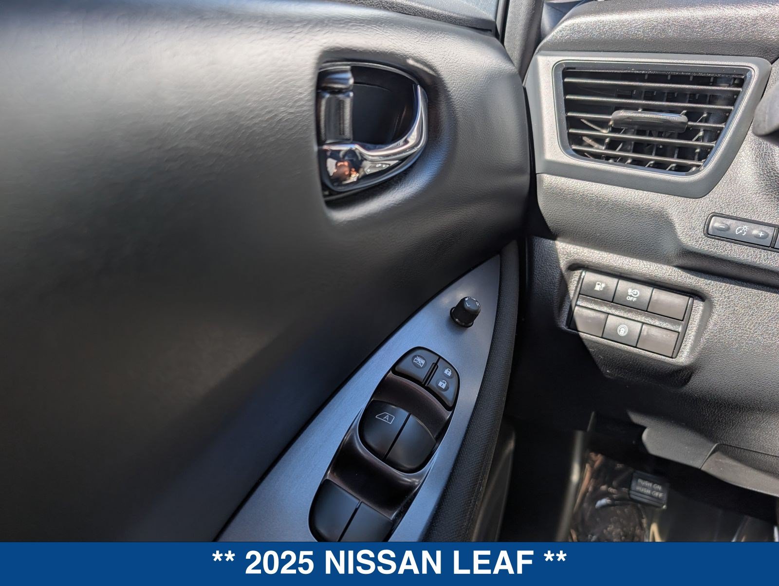 Used 2025 Nissan Leaf S FWD image 25