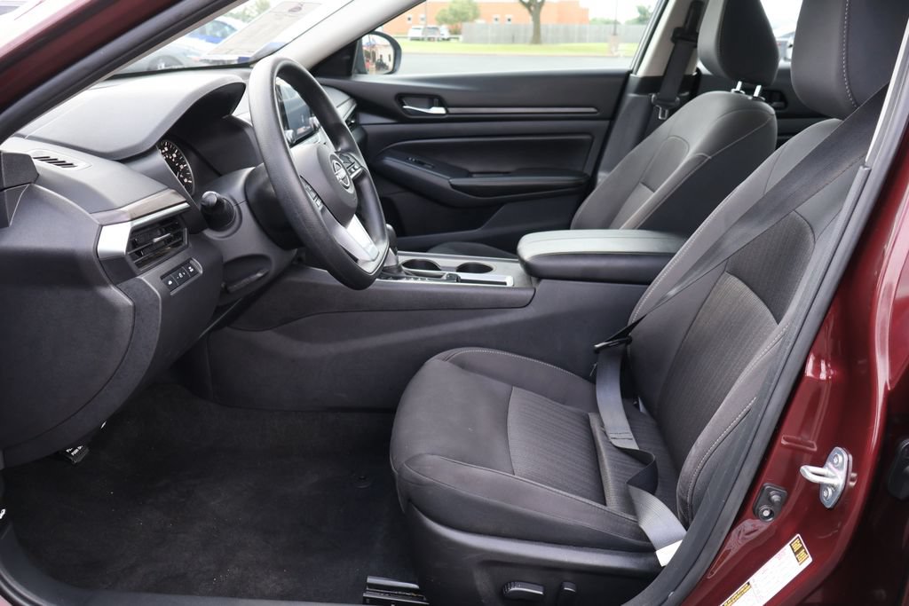 Used 2025 Nissan Altima 2.5 SV FWD image 25