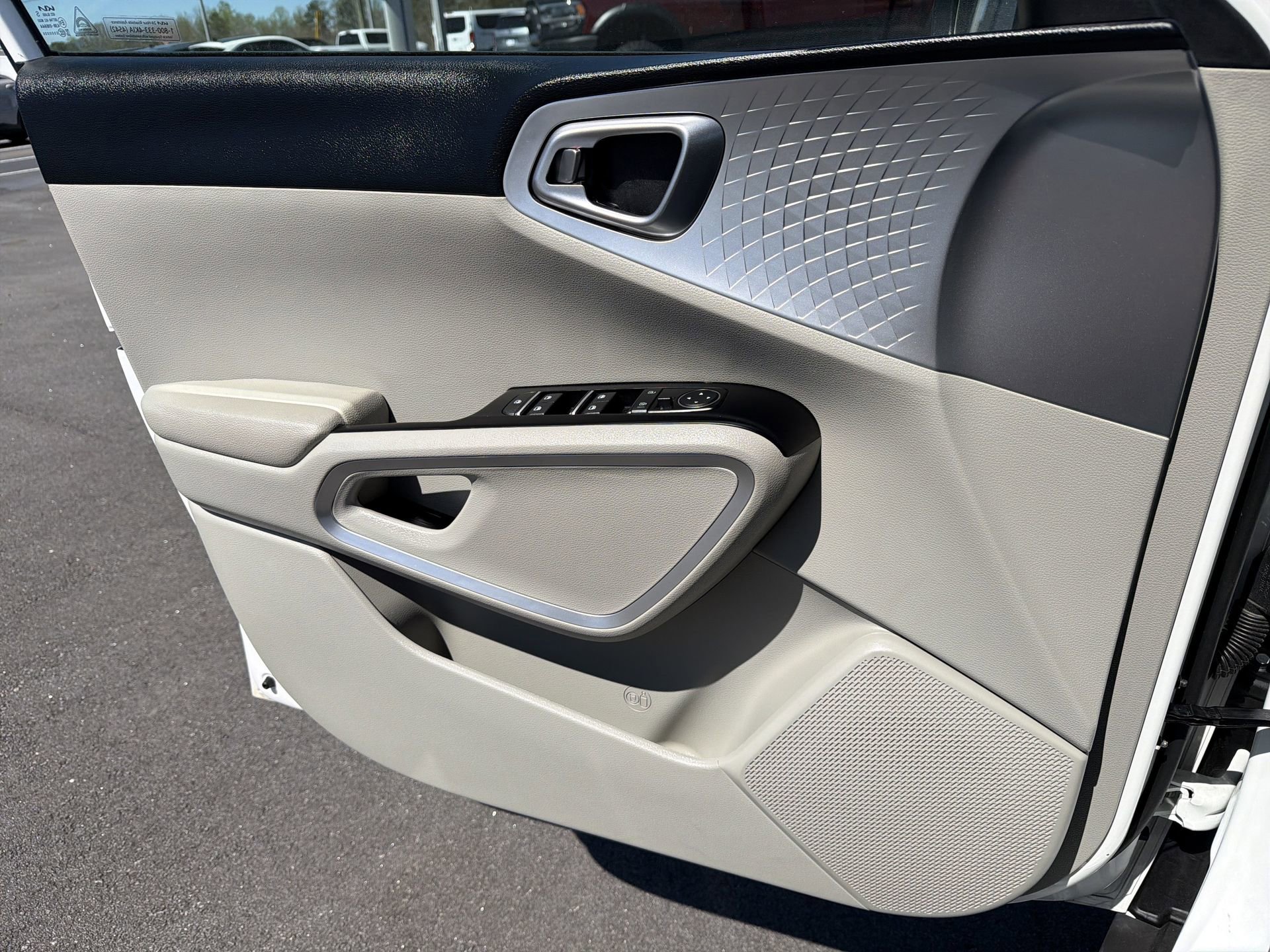 Used 2025 Kia Soul LX w/ LX Technology Package image 15