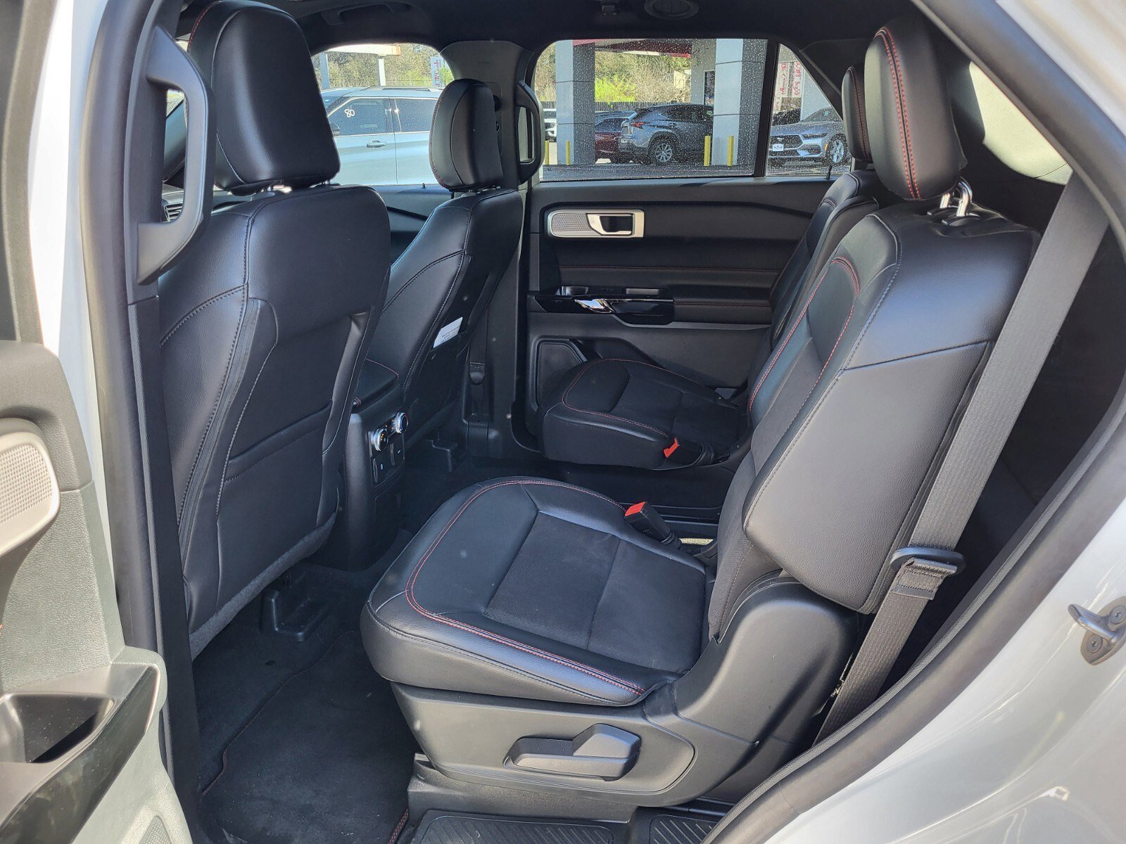 Certified 2023 Ford Explorer ST-Line w/ Class IV Trailer Tow Package image 17