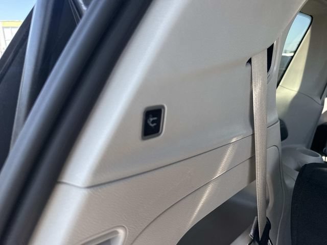 Used 2023 Chrysler Voyager LX FWD image 7