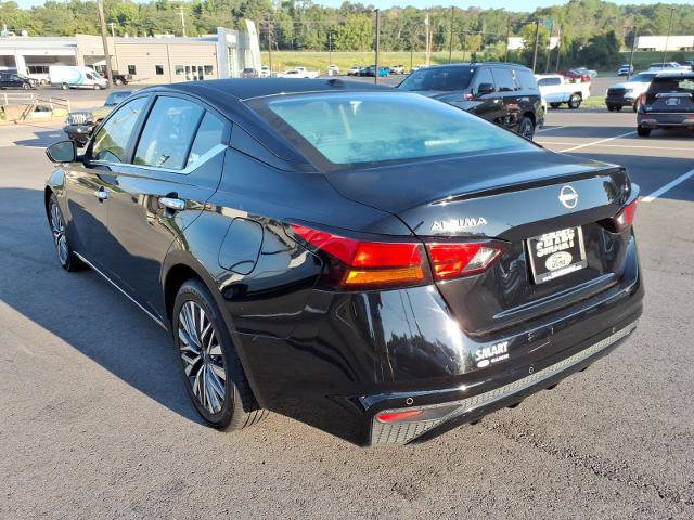 Used 2025 Nissan Altima 2.5 SV FWD image 2