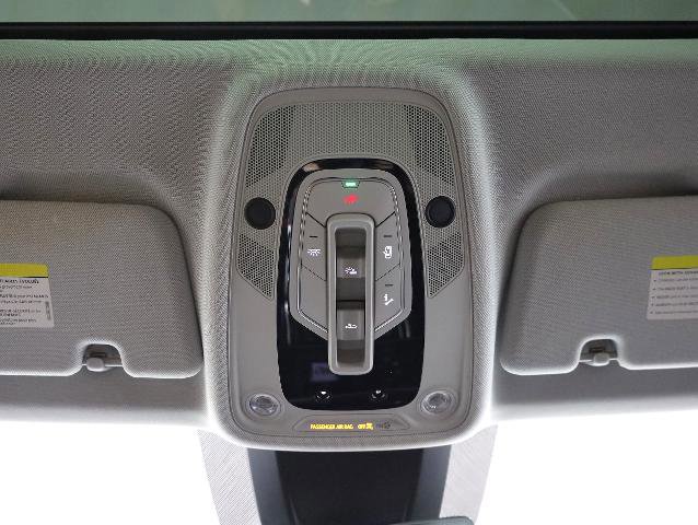 Used 2022 Audi Q8 Prestige w/ Prestige Package image 16