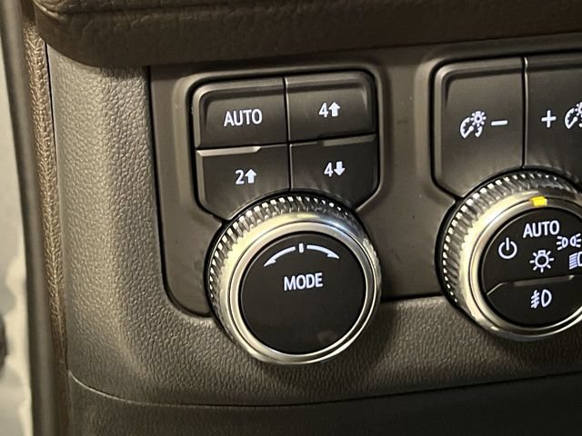 Used 2022 GMC Yukon Denali w/ Denali Premium Package AWD/4WD image 14