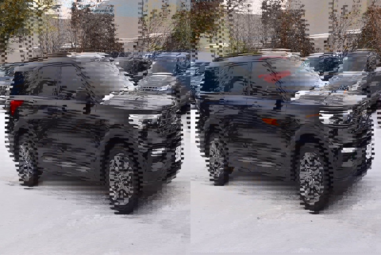 Certified 2023 Ford Explorer XLT w/ Equipment Group 202A image 5