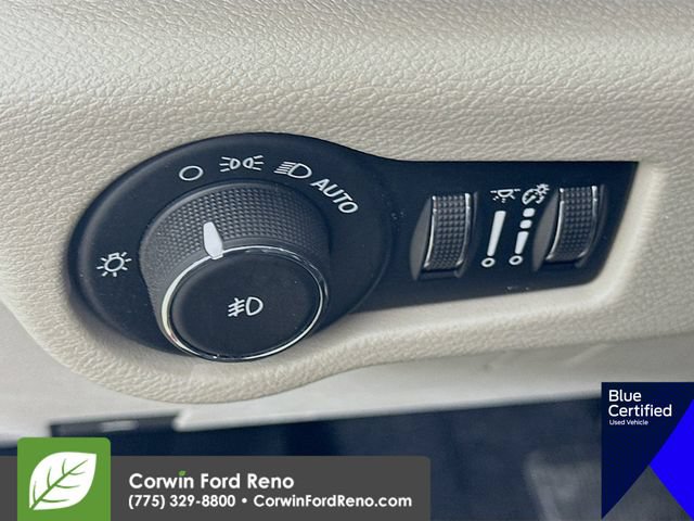 Used 2019 Chrysler Pacifica Touring-L FWD image 13