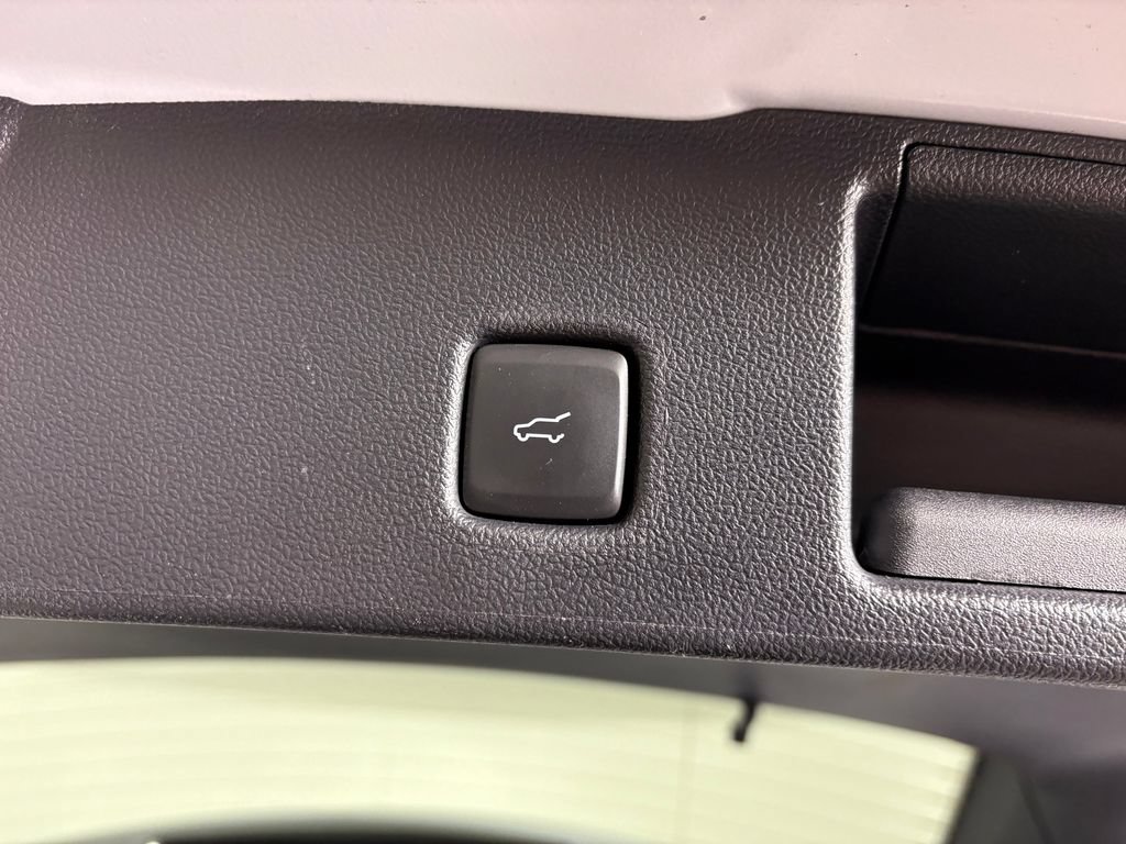 Certified 2025 Ford Escape SE FWD image 32